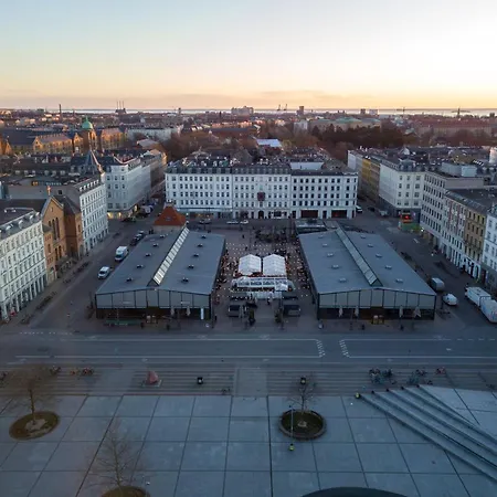 Balcony Apt - Center, 50m To The Metro