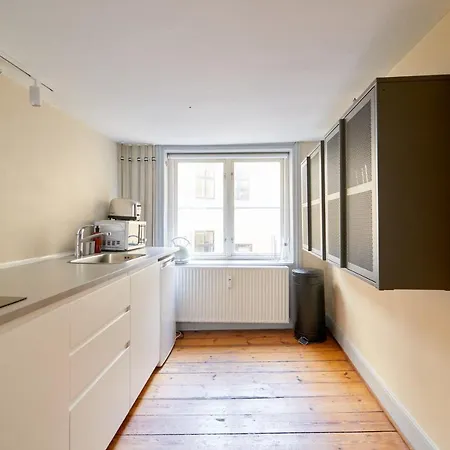 Apartment Balcony Apt - Center, 50m To The Metro