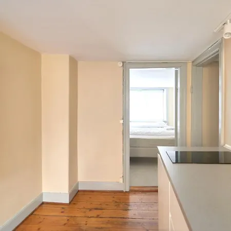 Balcony Apt - Center, 50m To The Metro *