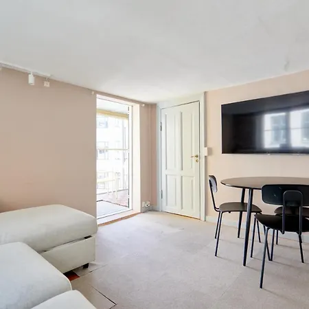 Apartment Balcony Apt - Center, 50m To The Metro
