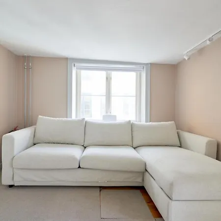 Apartment Balcony Apt - Center, 50m To The Metro