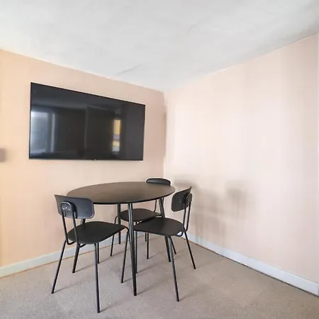 Balcony Apt - Center, 50m To The Metro Apartment